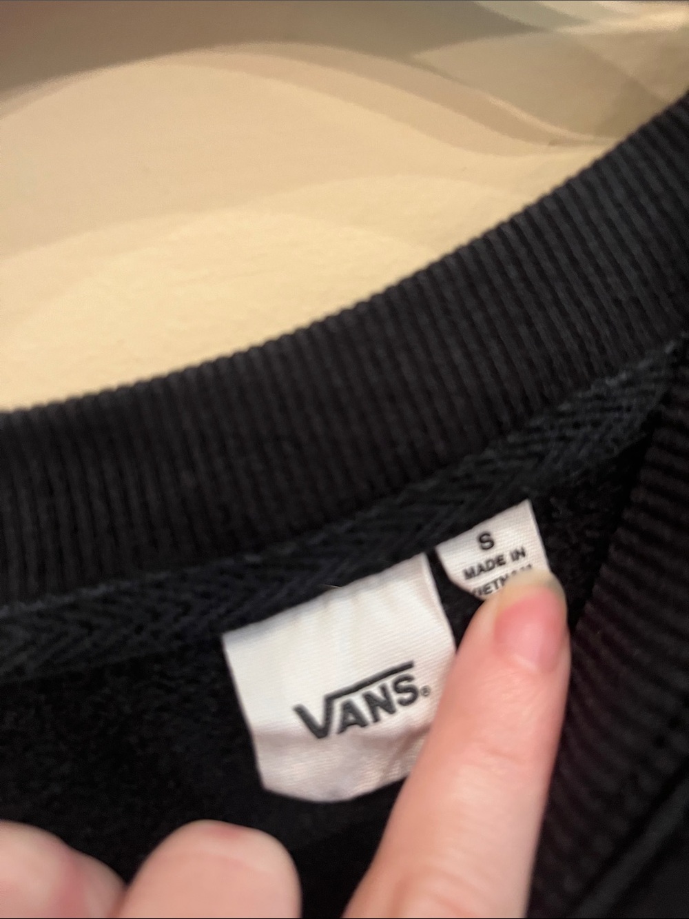Vans Women's Black Cropped Crewneck Sweatshirt with White Sleeve Panels - Picture 2 of 4